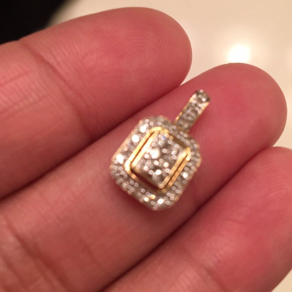 Beautiful diamond 💎 10k pendant - Picture 2 of 4